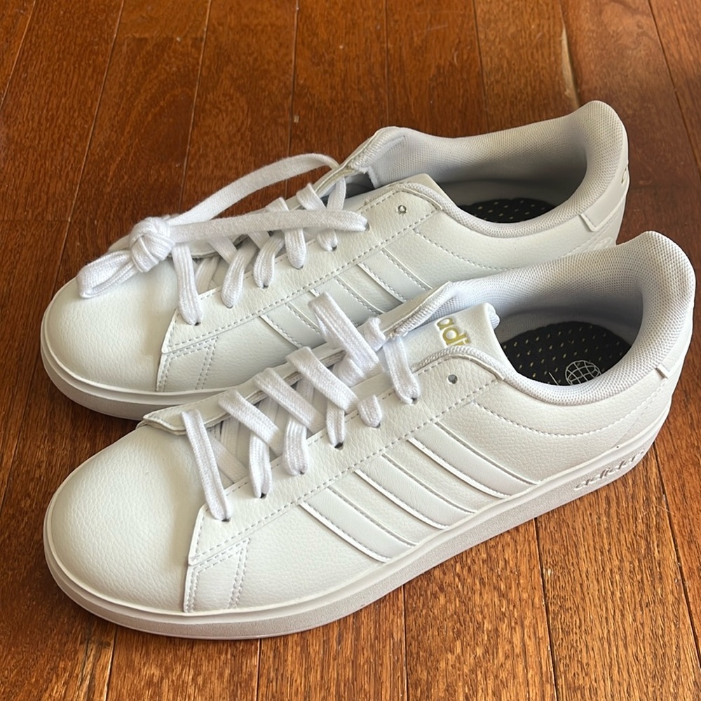 GRAND COURT 2.0 SHOES size 7.5. All white never worn.